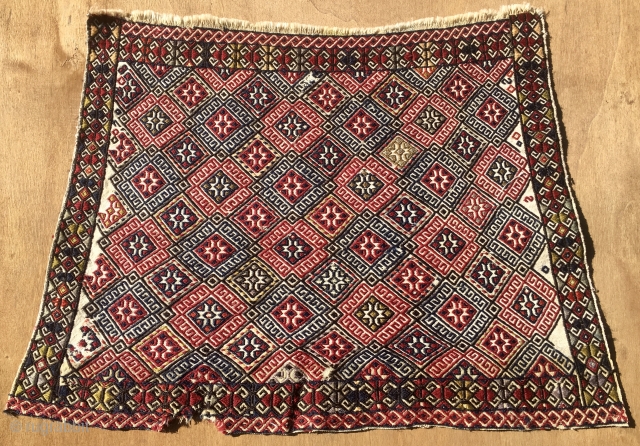 Turkey. Eastern Anatolia. Malatya area. Sinanli tribal group.
Either a mafrash end panel or the front of a saddle bag or heybe/khorjin.
Very thin weaving, wool and silk.
Great paatern.
Antique.
More pics/infos on rq.

Email carlokocman@gmail.com  