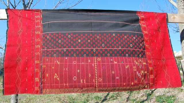 Burma. Jingpho tribe skirt. This is a woman's wrap around skirt of the Southern Jingpho tribal group. Cm 147x85. First half 20th century. This group, also called Chingpaw, lives mainly in Northern  ...