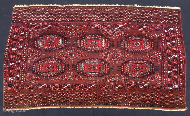 Turkmen Saryk çuval. Cm 87x153- Second half 19th century. Six main Gul pattern. Wool, silk, cotton. Very fine weave. Lovely natural saturated colors. See madder red, cochineal, orange on a liverish brown  ...