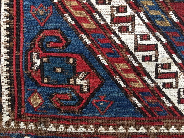 Azerbaijan.
Khyzy village, north of Baku.
Sumack khorjin bag face.
 Cm 41x43. 
Second half 19th century.  
Three Dragons in a whirl of snow and carnations.  
Deep natural saturated colors. 
A rare, great  ...