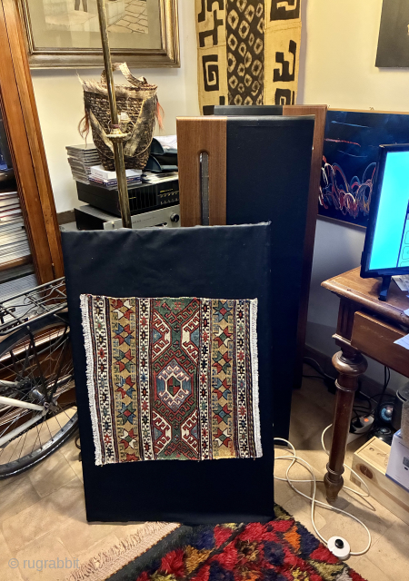 Shahsavan sumack mafrash end panel.
Datable 1880/1890.
Size is roughly cm 48x52 ca.
Great natural color combination with a golden yellow and a rare deep green. Pattern is wonderful with four narrow ...