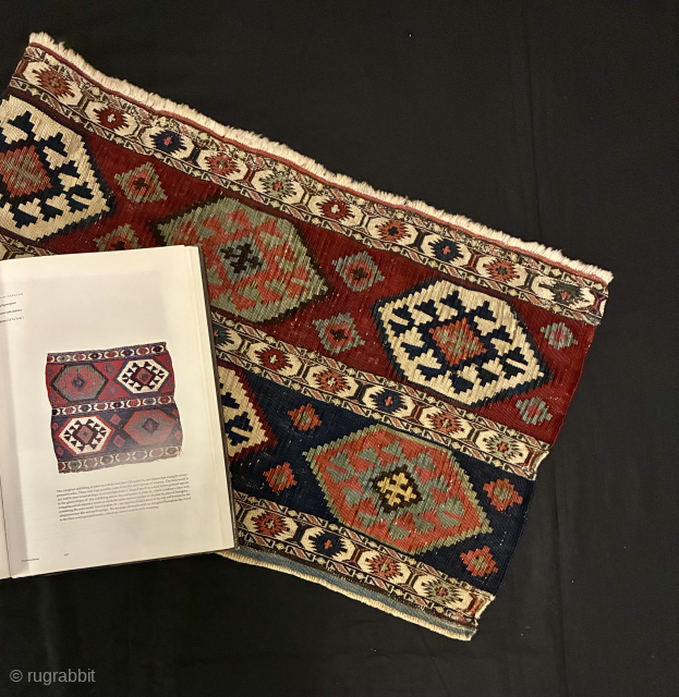 Wonderful Shahsavan Savalan Moghan kilim & sumack mafrash long panel.
Cm 44x109. Datable end 19th century or before.
Two rows with four hexagons each on red & blue ground.
Extra weft wrapping and ...
