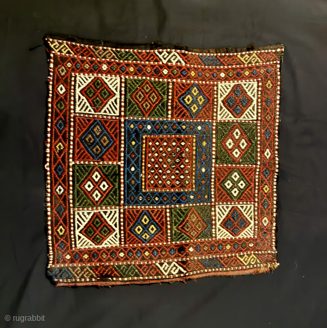 SHAHSAVAN SUMACK KHORJIN BAG FACE
Size is cm 50x50 ca
End 19th century
Great deeply saturated colors
Lovely shiny, fat wool
In good condition except for slight chippings on both lower corner
According to the Metropolitan Museum NYC ...