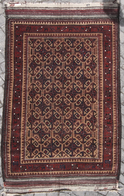 Baluch ; North ouest Afghanistan; end 19th c.; 150 x 90 cm (4`11” x 2`11”) ; very good condition; original sides and kilim ends; soft handle; camel hair field, longer pile, black  ...