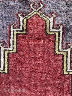 Prayer rug 
No holes, ends intact, cleaned.
Soft and lustrous 
Shipped from Australia 
AUD $ 
Postage extra                 