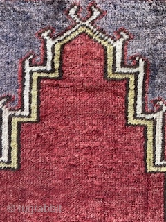 Prayer rug 
No holes, ends intact, cleaned.
Soft and lustrous 
Shipped from Australia 
Postage extra                   