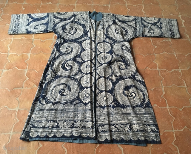 Indigo and white hand drawn batik robe from the Ge minority of the Miao people of SW China. Both the robe and the plain inner lining are pure cotton and the designs  ...