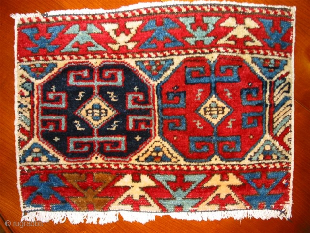Nice NW Persian or Shahsavan piled Mafrash side, about 1900, 40x55cm, good colors.
Corrosion to the dark brown.                