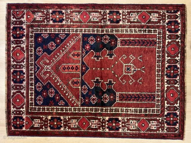 2'6'' x 3'6'' / 81cm x 107cm An antique Beshir rug rich colours with a stunning border from west Turkestan.

             
