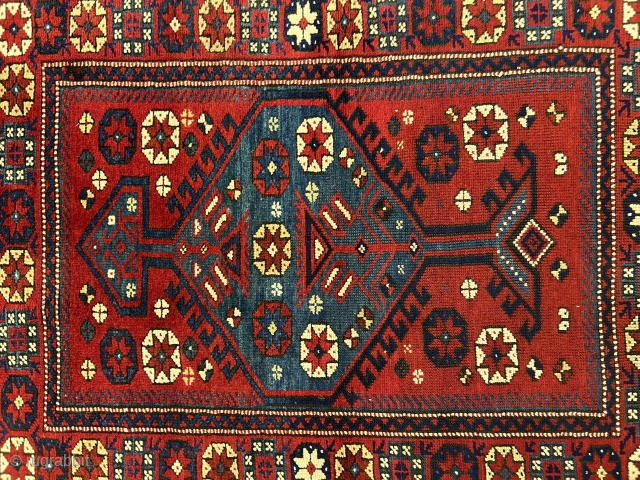 3'1'' x 4'2'' / 95cm x 128cm An antique Bergama rug from western Anatolia, woven in mid 1800s.

https://www.instagram.com/carpetusrugs/               