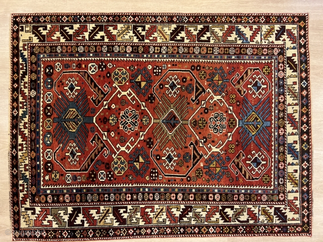 3'7'' x 4'10'' / 110cm x 148cm An antique caucasian bichof rug circa 1920s.
                   