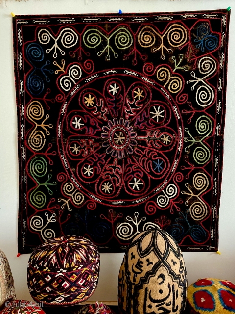 Kirghiz embroidery silk on velvet late 19. C.                         