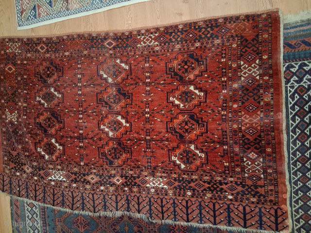 Fine Saryk chuwal: antique. 110 x 95 cm. one sides is shortened and only small damage in one göl, Whites are made of cotton. Rare quality.
timokuivalainen000gmail.com ...