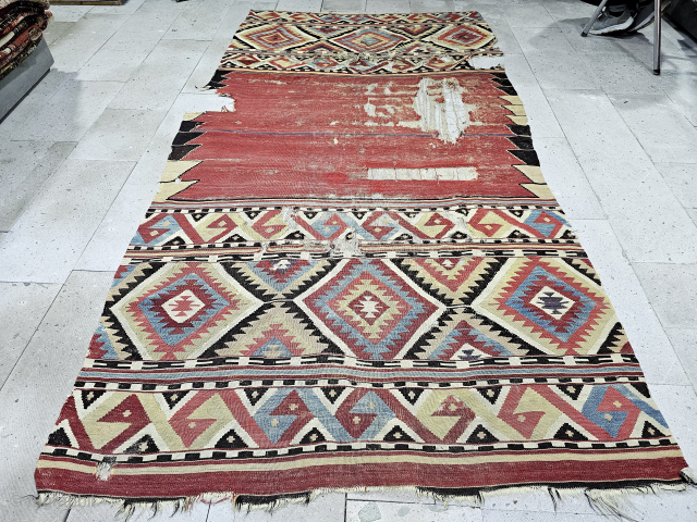 Antique Anatolian BURDUR BOŞU(Camel cover) kilim
Size:296x157cm
salaberina@gmail.com                           