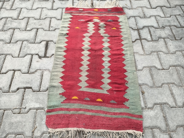  Anatolian göçmen  (manastır) children prayer kilim

Immigrants are Turks in the Balkans who migrated to Anatolia during the exchange period

Size:115x65 cm           