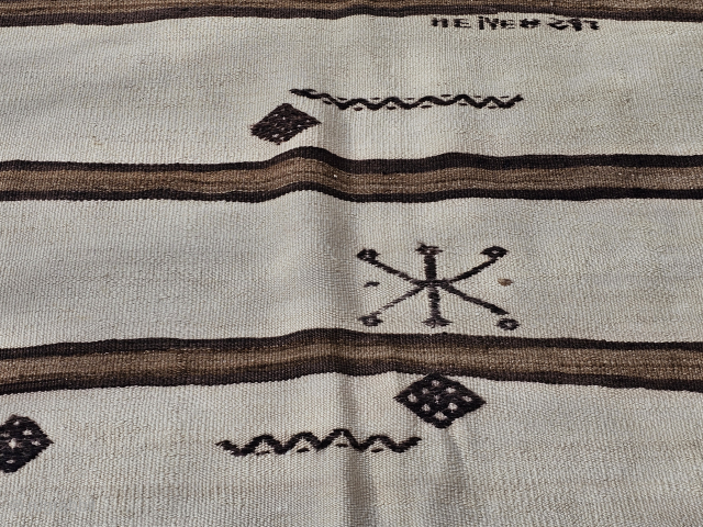Tribal Anatolian Konya Eskil Kilim
Size:340*123 cm
Please contact salaberina@gmail.com                         