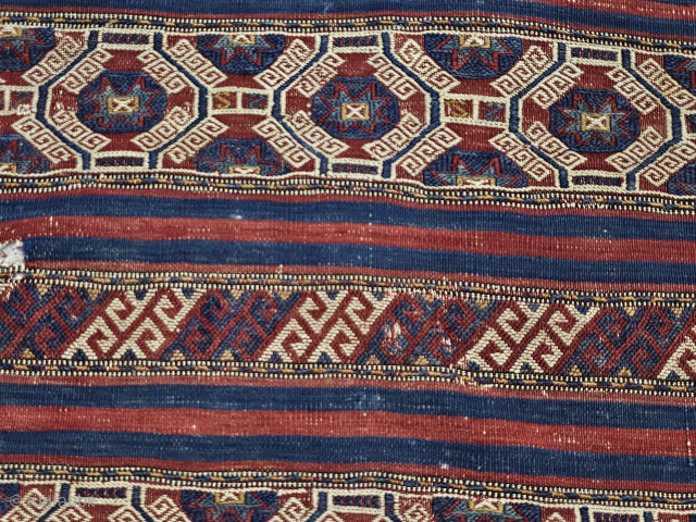Antique Anatolian Bergama small kilim
Size:98*64 cm
Free shipping                          