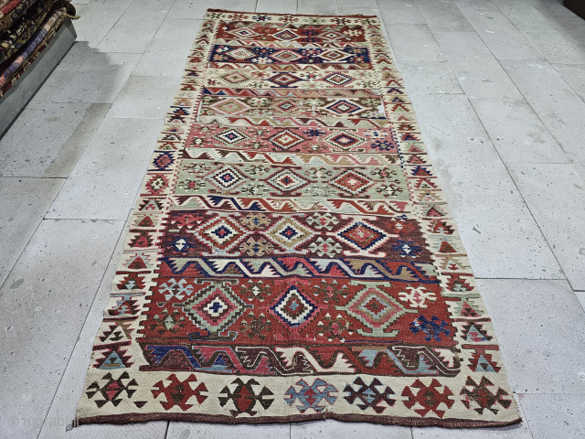 Anatolian Konya Alibeyhöyügü Kilim
est. 19 century.
Size:270x120
                           