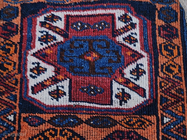 Antique Anatolian Kurdish yastık
Size:82x50 cm                            