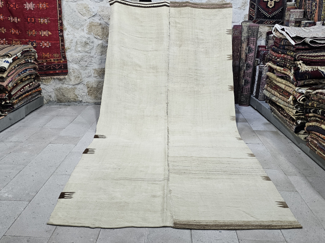 1920s Rare Cappadocia Avonus region sofra Kilim
all wool
Size:375x177 cm
Please email:salaberina@gmail.com                       