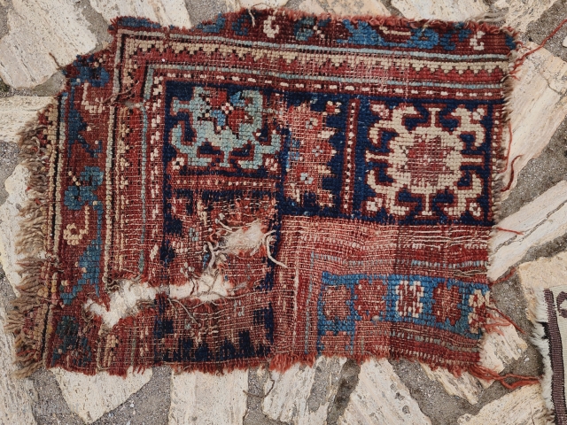 West Anatolian Oushak fragment
Size:70x55 cm
shipping 25$                           