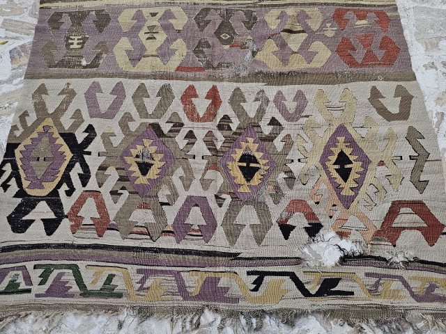 Anatolian Kapadokya Uçhisar Kilim
Size:330*150 cm
Please contact salaberina@gmail.com                          