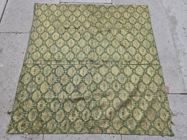 Antique Ottoman sİLK Textile
sİZE:66X66 CM
Email:salaberina@gmail.com                            