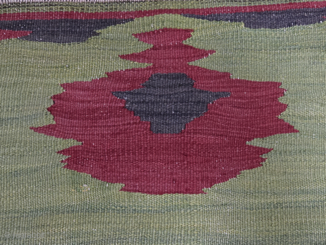 Green background, primitive Cappadocia Avanos Kilim.
Size:85x138 cm