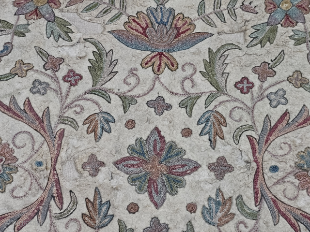 Antique Ottoman Turkish embroidery on felt
Size 123x95 cm
Please contact salaberina@gmail.com                       