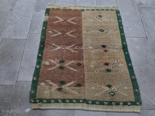 Central Anatolian Konya Obruk Angora ceki tulle rug.
Size:177x127 cm
Please contact salaberina@gmail.com