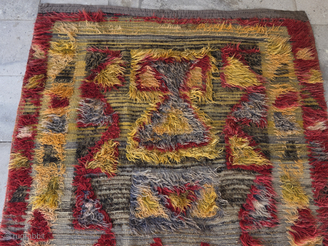 Anatolian Tulle Angoru rug with primitive motifs
Size:230x127 cm
Please contact salaberina@gmail.com
