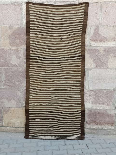 Antique Anatolian Mersin Mut Area Striped desing kilim
.
all-natural wool paint is not used.
Size=213x95 cm                   