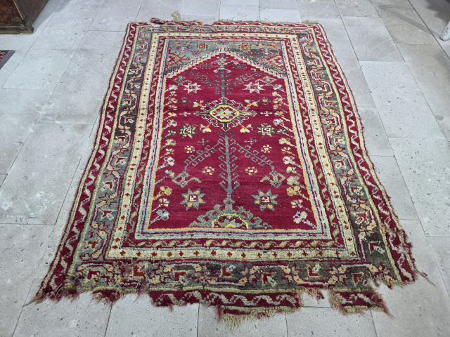 Western Anatolian Oushak Prayer rug 
Size:200*140 cm
Please contact salaberina@gmail.com                        