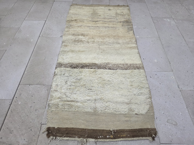 1920s Karapınar Tulu Rug Made from White and Natural Sheep Wool.
Size:195x92 cm
Email:salaberina@gmail.com                     