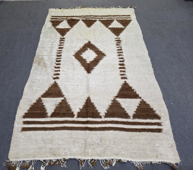 Angora Anatolian Siirt kilim.
Size:240*142 cm
Please contact salaberina@gmail.com                          