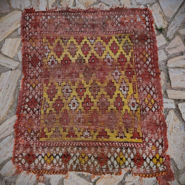 Antique west Anatolian çal yatak rug
Size:130x100 cm                          