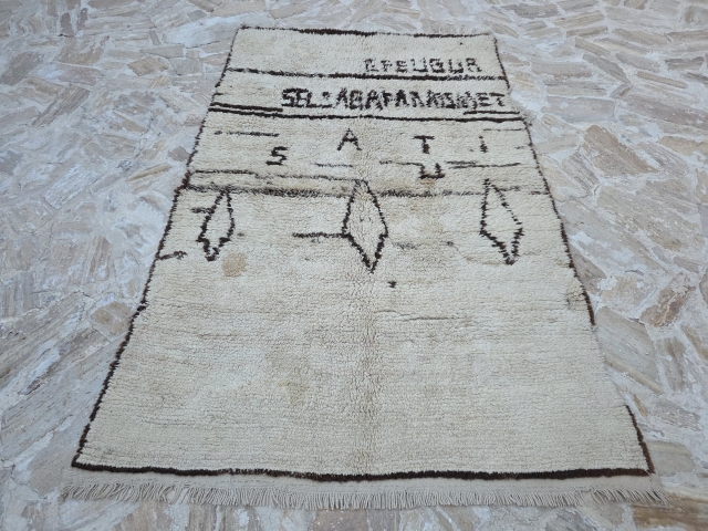 Interesting design Anatolian Niğde Melendiz Shepherd's Rug
Size:230*145 cm
Please contact salaberina@gmail.com