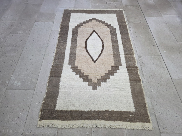 Anatolian Konya Karapınar AngoraTulle Rug
Size:190*106 cm
Please contact salaberina@gmail.com                         