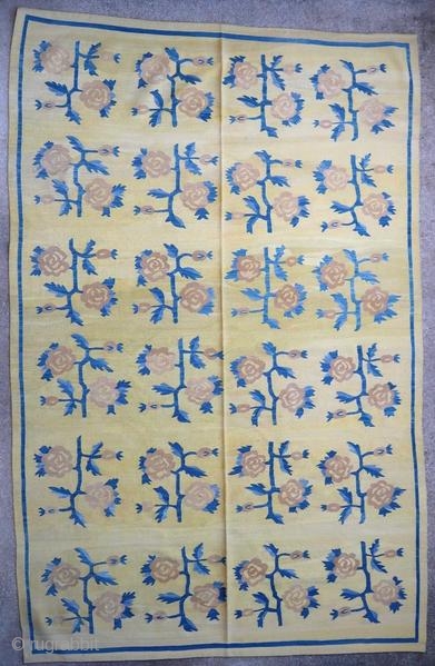 Vintage rug woven in Bessarabia, 20th century. Vegetable dyes, rug in perfect condition, very decorative. Exceptional quality product.

Origin : Bessarabia
Period : 20th century
Size : 270 x 178 cm
Material : wool on wool
Perfect  ...
