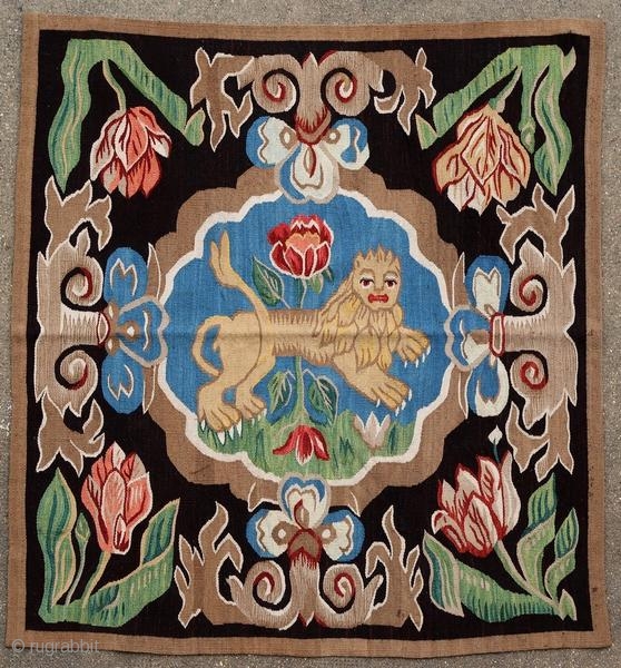 20th century tapestry from Eastern Europe, probably Moldavia, in perfect condition.

Origin : Moldavia
Period : 20th century
Size : 94 x 87 cm
Material : wool on wool
Perfect condition
Vegetable dyes
Handwoven

This tapestry has been cleaned by  ...