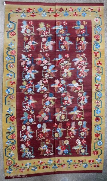 Vintage rug woven in Bessarabia, 20th century. Vegetable dyes, rug in perfect condition, very decorative. Exceptional quality product.

Origin : Bessarabia
Period : 20th century
Size : 262 x 158 cm
Material : wool on wool
Perfect  ...