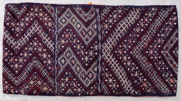 Authentic kilim cushion from the Moroccan Middle Atlas, circa 1950.

Origin : Morocco
Period : around 1950
Size : 83 x 43 cm
Material : wool and cotton
Good general condition
Handwoven

✦ Price and photos on www.christiandoux.com/products/moroccan-pillow-83-43  