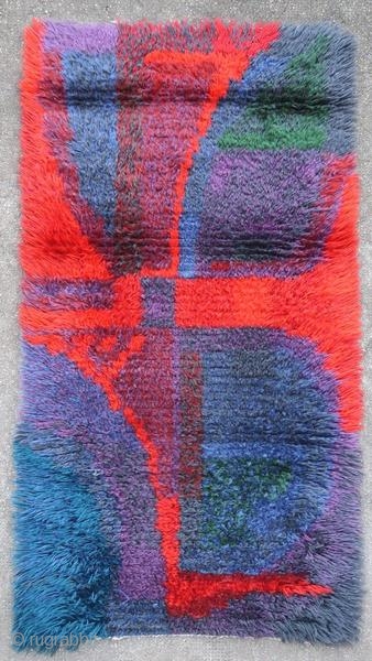 Scandinavian rug, around 1950, in perfect condition. Silky wool, superb colors.

Origin : Scandinavia
Period : around 1950
Size : 112 x 60 cm
Material : wool on cotton
Perfect condition
Handwoven

This rug has been cleaned by a  ...