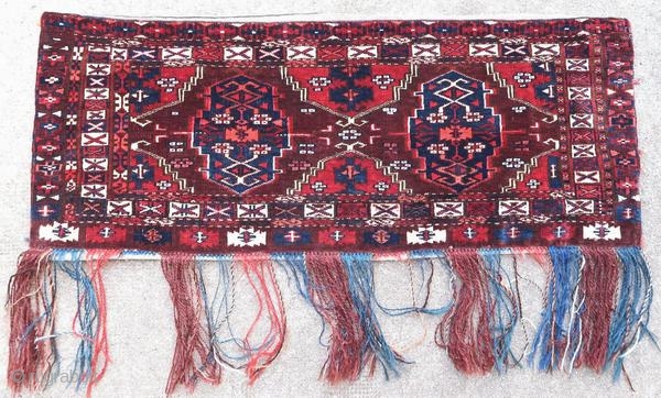 Ancient Chodor torba, early 20th century, in perfect condition. This rug has always been suspended.

Origin : Turkmenistan
Period : early 20th century
Size : 94 x 39 cm
Material : wool on wool
Perfect condition
Vegetable dyes
Handwoven

This  ...