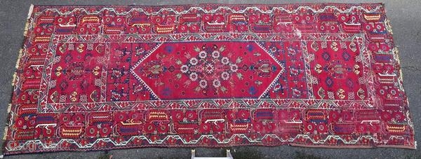 Very rare and old rug of Guergour in Algeria, probably from the first half of the 19th century. Some specimens of this type are preserved in French and Algerian museums.

Origin : Algeria
Period  ...