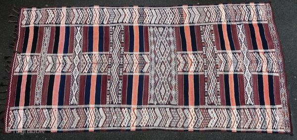 Berber kilim from the Middle Atlas in Morocco, made in 1950 or before, and in very good condition. This authentic piece has not been woven for trade.

Origin : Morocco
Period : 1950 or  ...