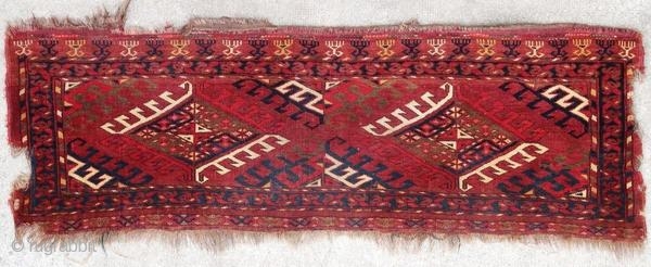 Ancient Yomut torba, vegetable dyes, 1900 or before.

Origin : Central Asia
Period : 1900 or before
Size : 148 x 47 cm
Material : wool on wool
Gaps and accidents
Vegetable dyes
Handwoven

This rug has been cleaned by  ...