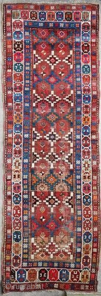 Ancient gallery probably Kurdish or Iranian.

Origin : Kurdistan/Iran
Period : beginning of the 20th century
Size : 290 x 100 cm
Material : wool on wool
Worn in some areas
Handwoven

This rug has been cleaned by a  ...