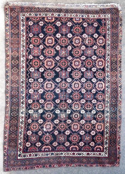 Hamadan rug, Kurdish.

Origin : Kurdistan
Period : around 1900
Size : 180 x 130 cm
Material : wool on cotton
Old restorations, redone ends
Vegetable dyes
Handwoven

This rug has been cleaned by a professional.

✦ Price and photos on  ...