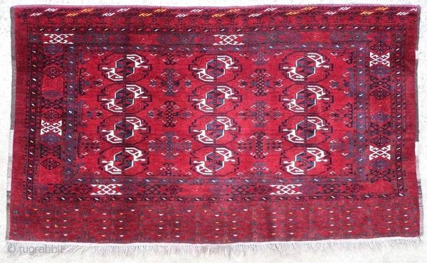 Ancient Afghan chuval. Beautiful madder red and exceptional wool quality.

Origin : Afghanistan
Period : middle of the 20th century
Size : 159 x 94 cm
Material : wool on wool
Perfect condition
Vegetable dyes
Handwoven

This rug has been  ...